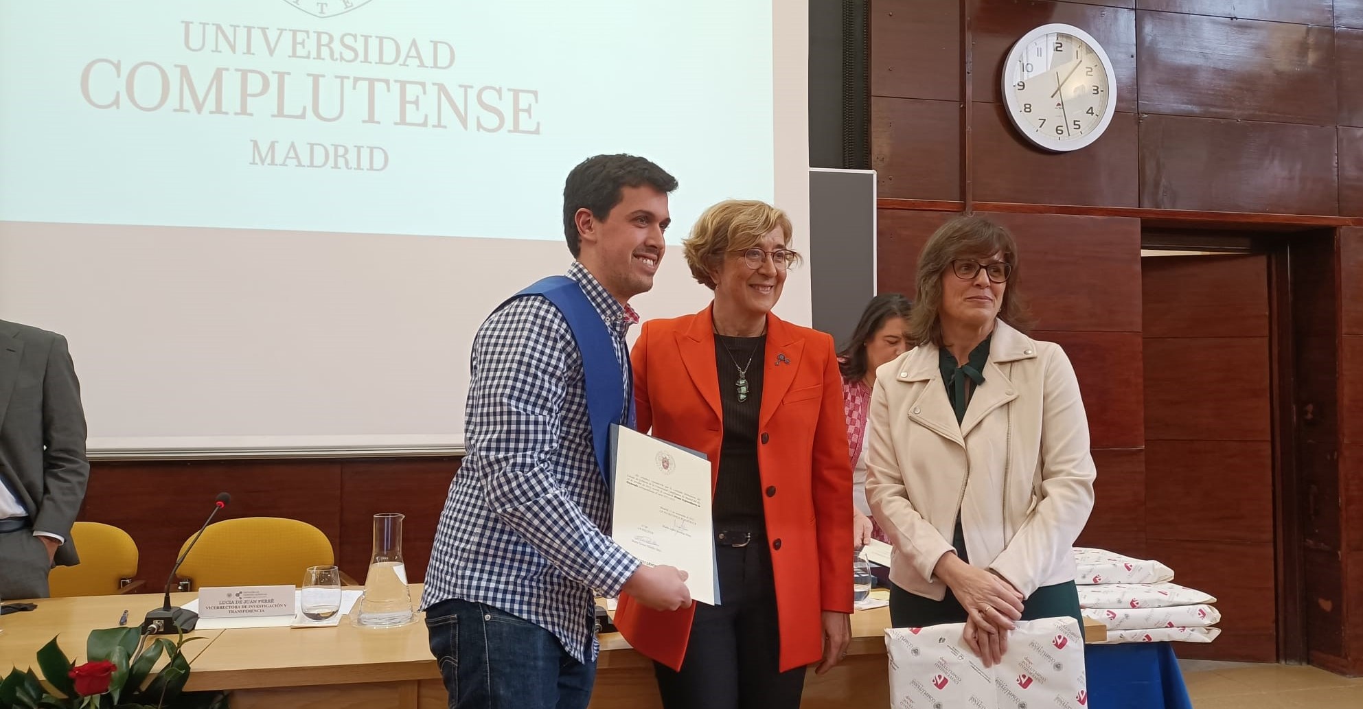 José Luis Sánchez Salvador recibe el Premio Extraordinario de Doctorado correspondiente al curso 2021/22